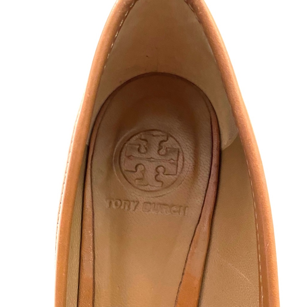 Tory Burch Aaden Gold Medallion Tan Patent Leather Mid-Heel Logo Heel Pumps 8M - Picture 8 of 12